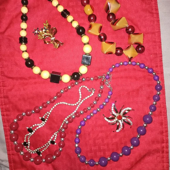 Costume jewelry - Picture 2 of 3